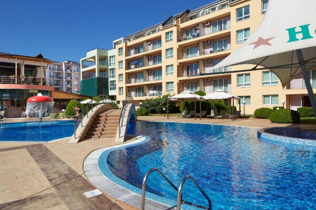 Pollo Resort, Summer Wind Apartaments Pantai Sunny Bagian luar foto