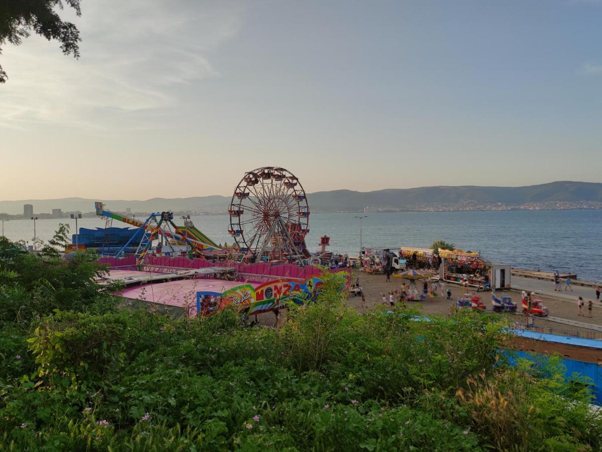 Pollo Resort, Summer Wind Apartaments Pantai Sunny Bagian luar foto