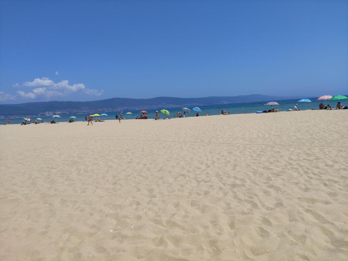 Pollo Resort, Summer Wind Apartaments Pantai Sunny Bagian luar foto