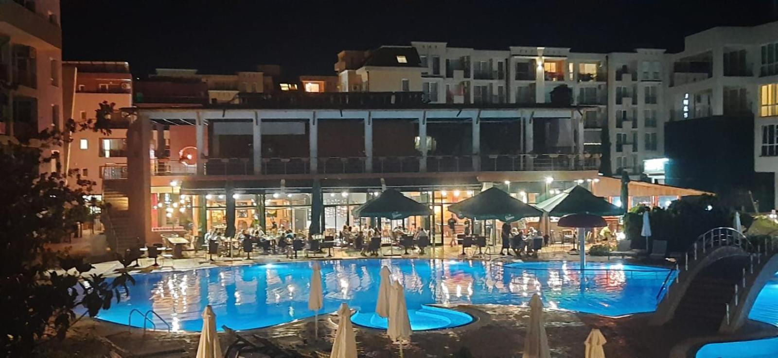 Pollo Resort, Summer Wind Apartaments Pantai Sunny Bagian luar foto